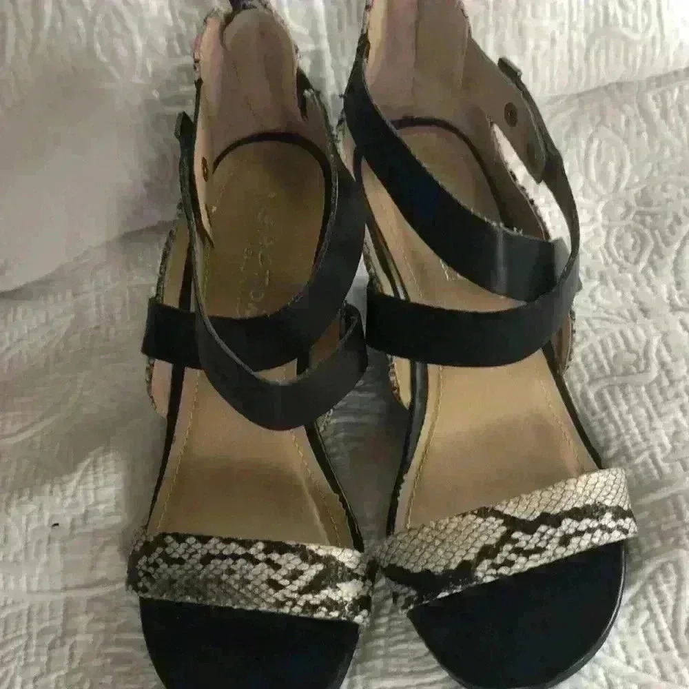 Python Print Wedge sandals - Picture 2 of 7